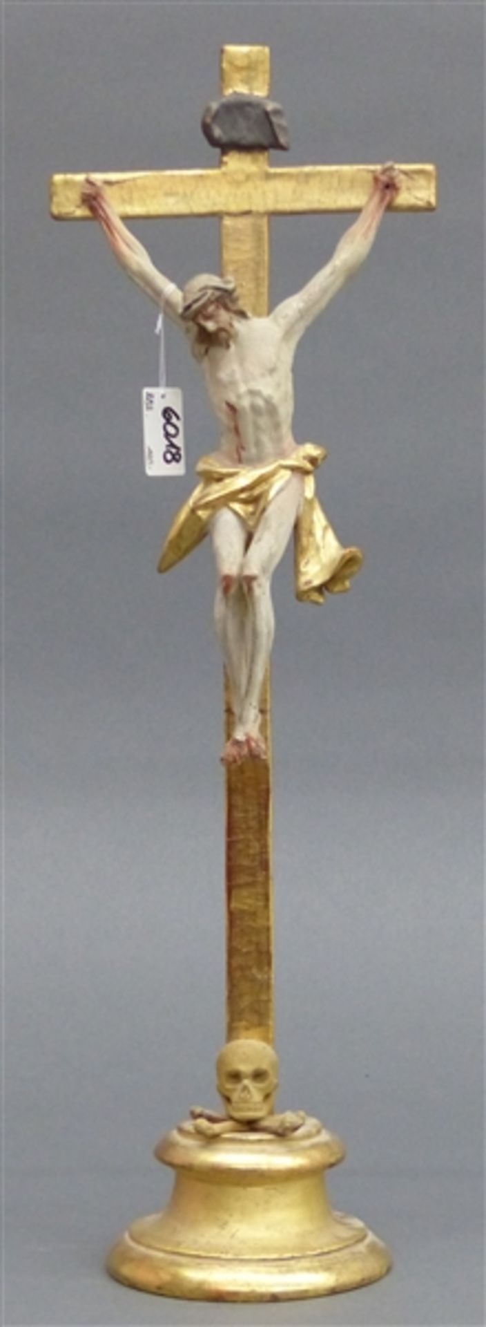 Standkreuz mit geschnitztem und gefasstem Kruzifix, Deutsch, 19. Jh., Kreuz vergoldet, Korpushöhe 21