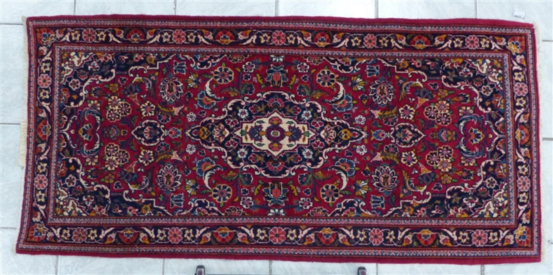 Hamedan rotgrundig, Mittelmedaillon, 156 x 76 cm,