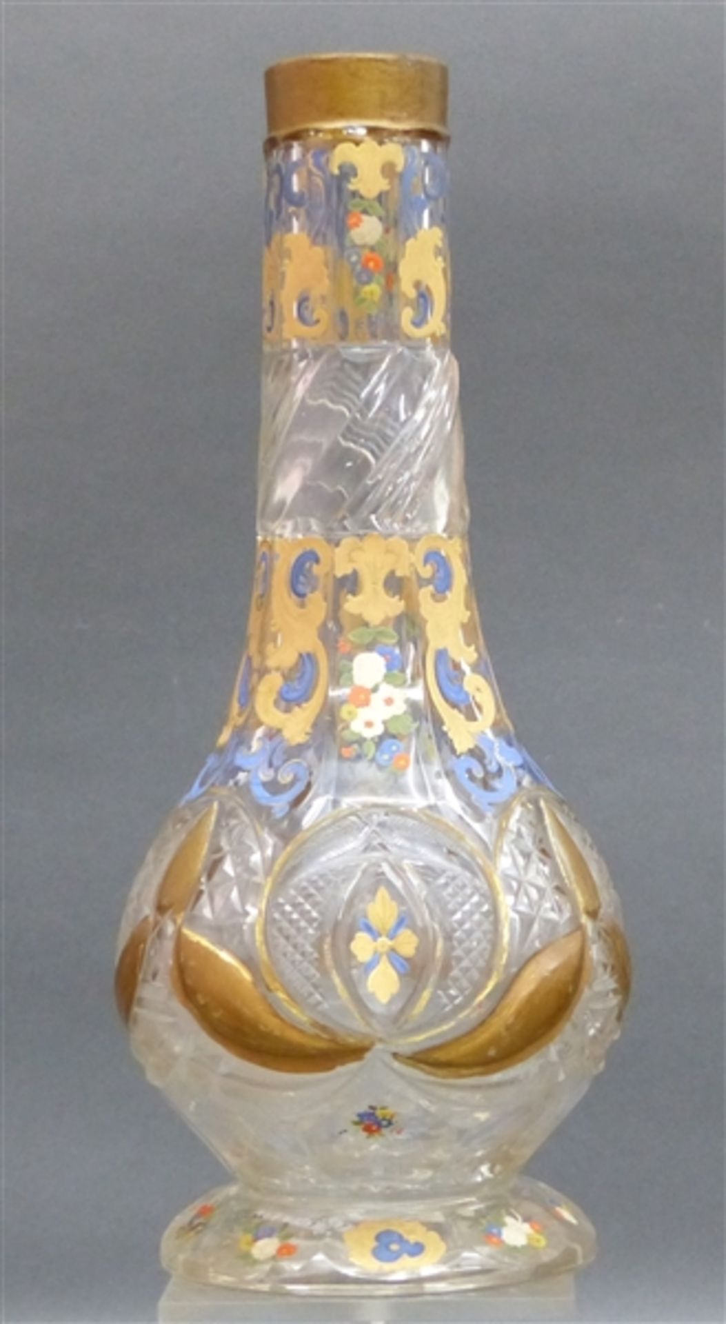 Glasvase farblos, böhmisch, floral bemalt und reicher Goddekor, 19. Jh., h 32 cm,