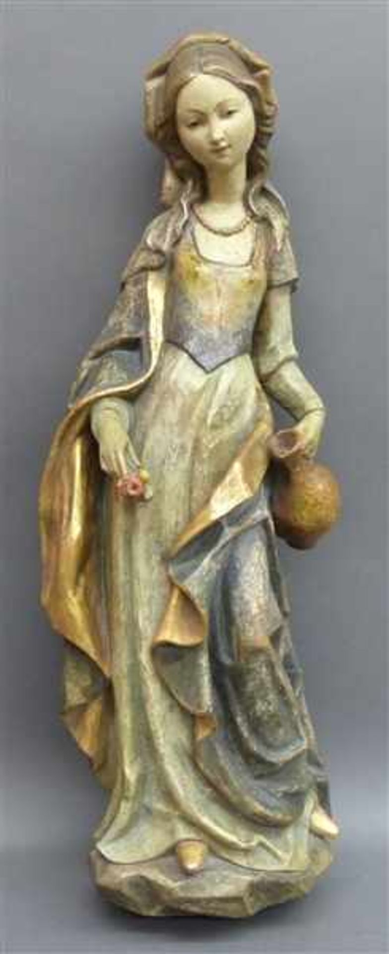 Holzschnitzarbeitgefasst und teilvergoldet, "Heilige Elisabeth mit Krug und Rose", signiert Zenz