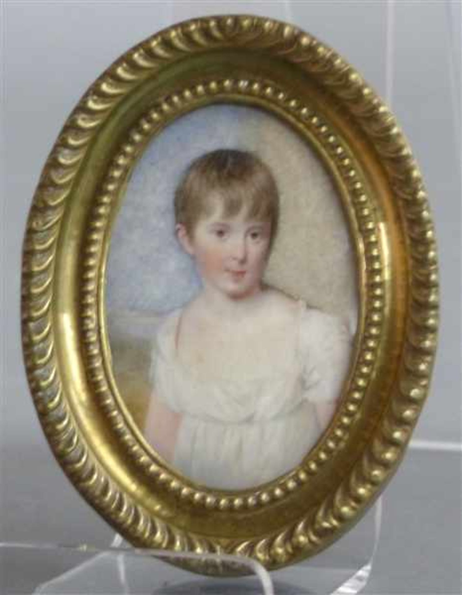 Miniatur, um 1880Aquarell und Guache auf Elfenbein, Mädchen im weißen Kleid, ovaler