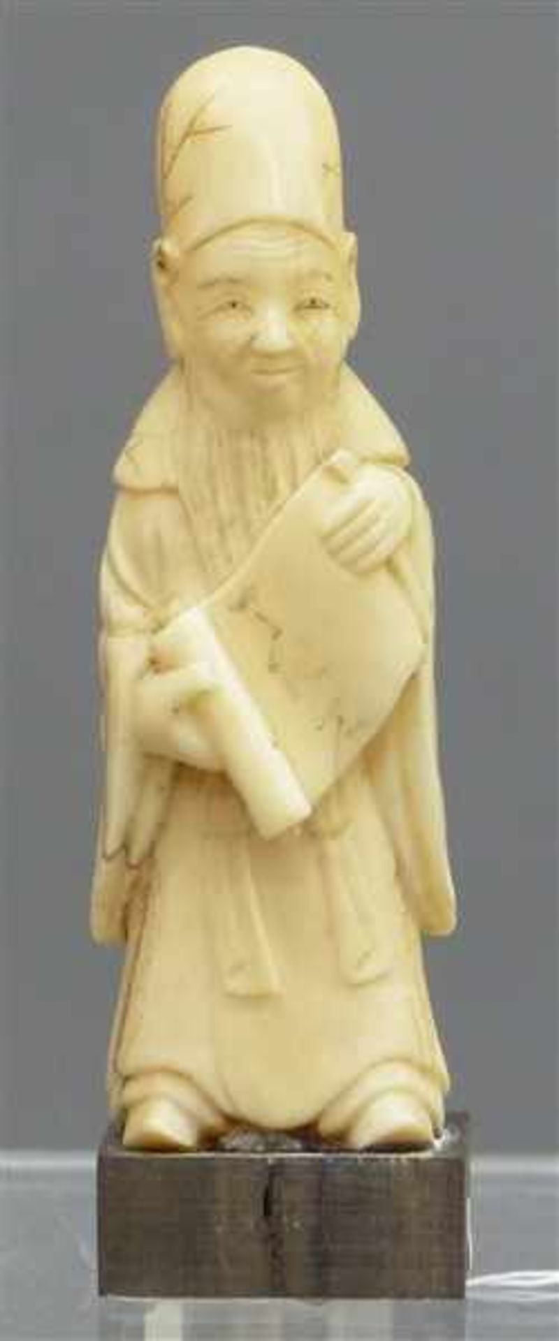 SkulpturElfenbein, 19. Jh., betender Mönch, auf Holzsockel, h 9,5 cm,