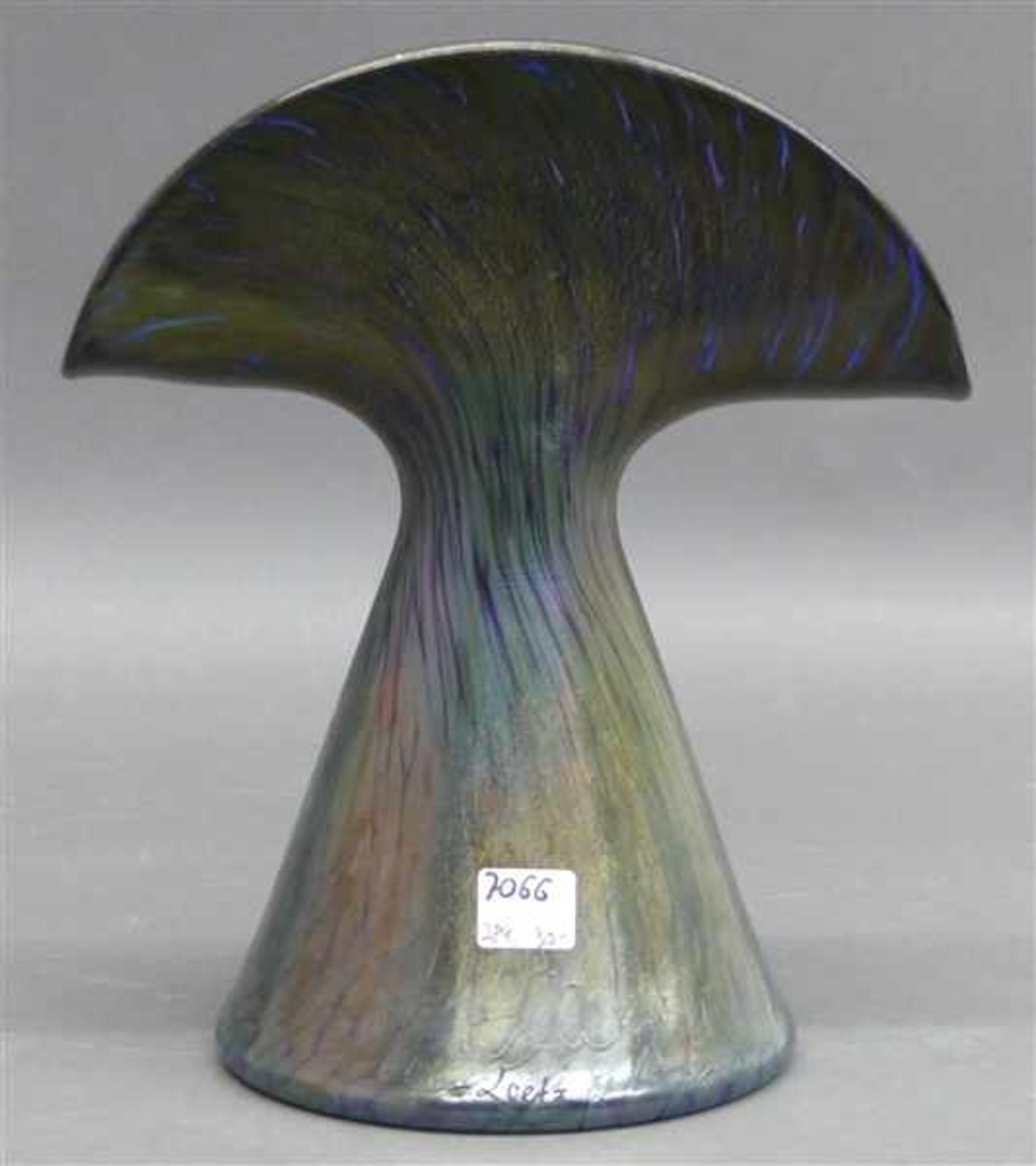 GlasvaseJugendstil, kobaltblau mit Einschmelzungen, um 1940, Fächerform, h 25 cm,