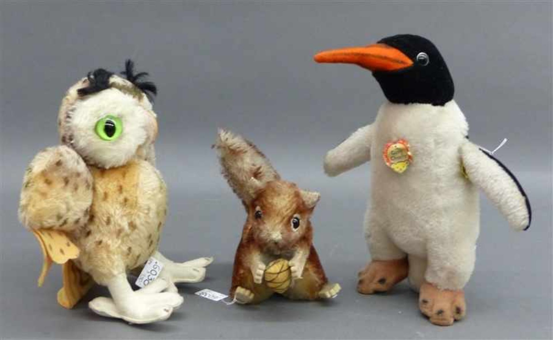 Konvolut3 Plüschtiere, Steiff, Eichhörnchen "Perri", Eule, Pinguin "Cosy Charly", 16 cm, 22 cm, 27