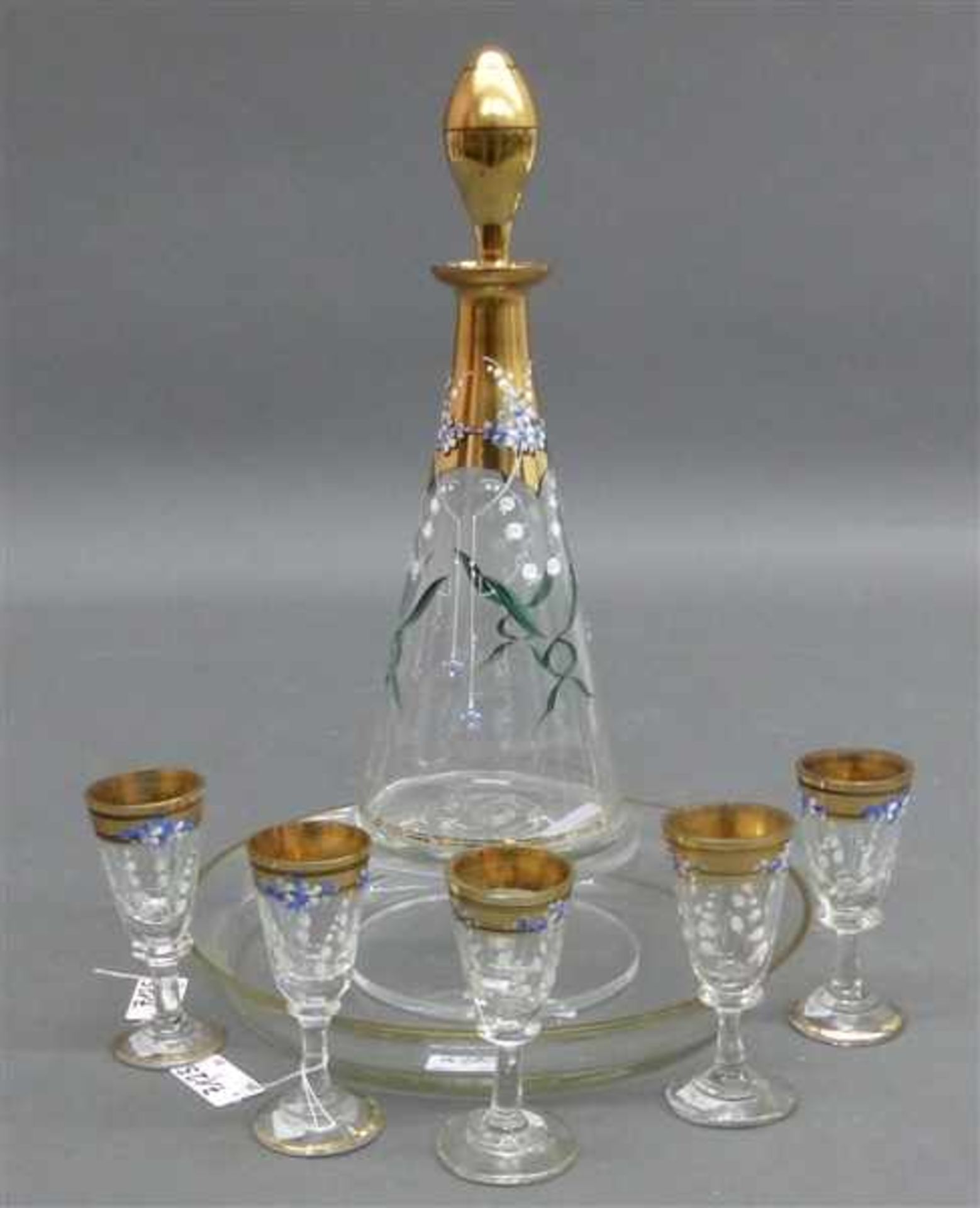 Likörgarniturfarbloses Glas, floraler Dekor, Goldrand, Stöpselflasche, 5 Stamperl, Tablett, um