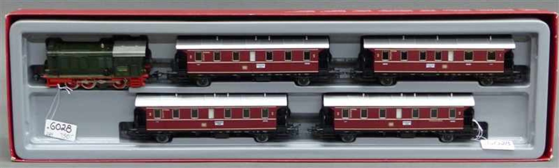 Märklin Lokmit 4 Personenwagons, No. 2858, Spur H0, in Originalverpackung, l zus. ca. 75 cm,