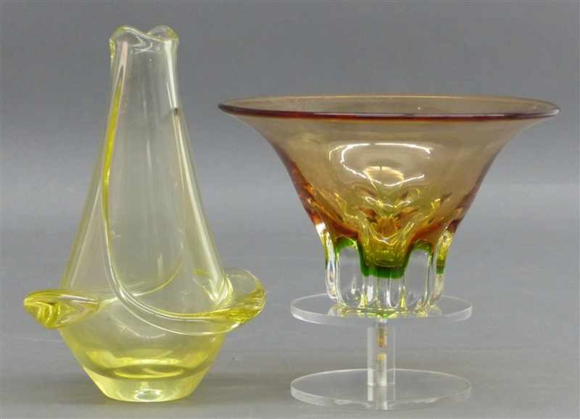 KonvolutMurano, Glas, 1 gelblich eingefärbte Vase, 1 Schale bräunlich, wohl 70er/80er Jahre, h 11