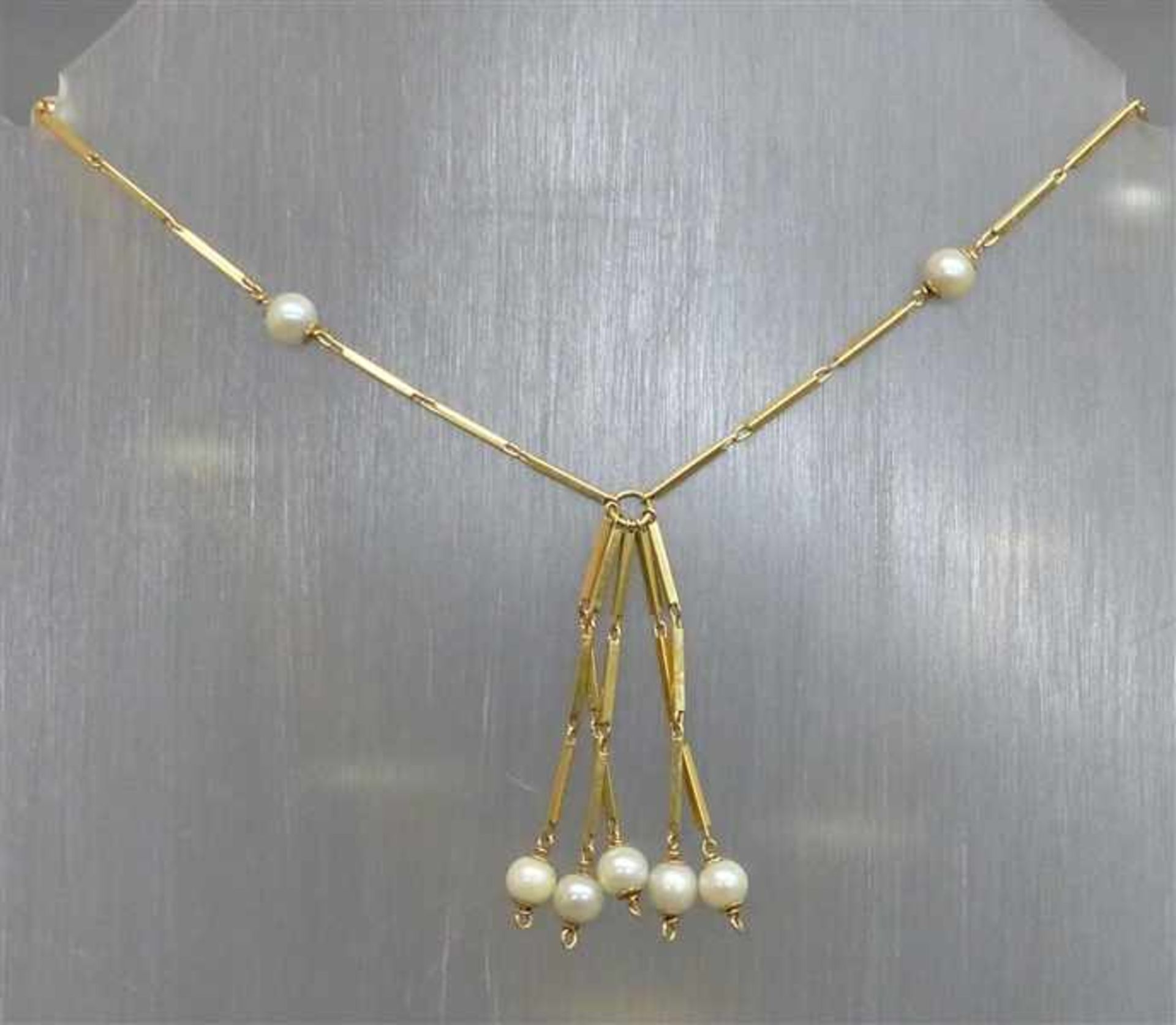 Collier18 kt. Gelbgold, 13 Perlen als Zwischenstücke, Stäbchendekor, ca. 14 g schwer, l 42 cm,