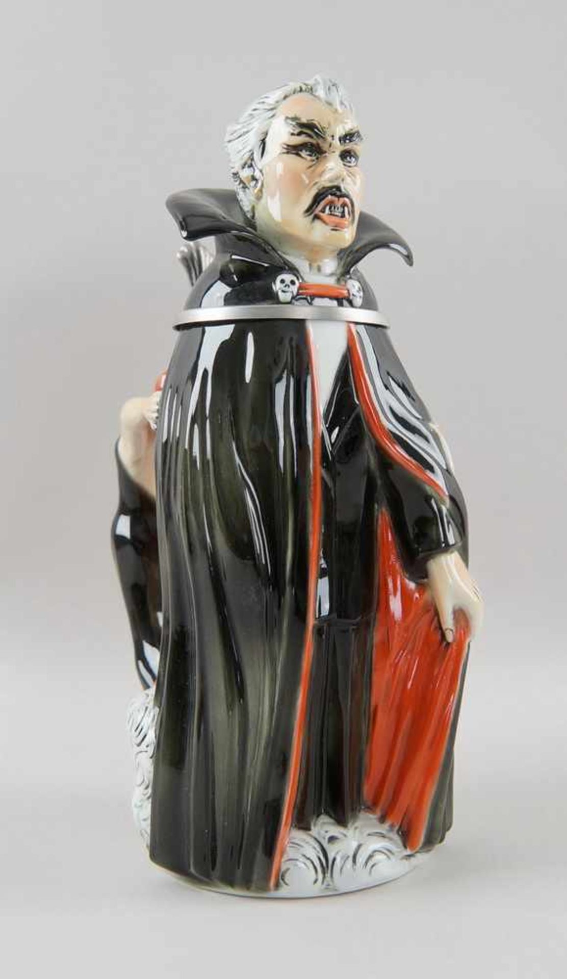 Porzellankrug Graf Dracula, auf der Unterseite gemarktet, H 30 cm - Bild 2 aus 11