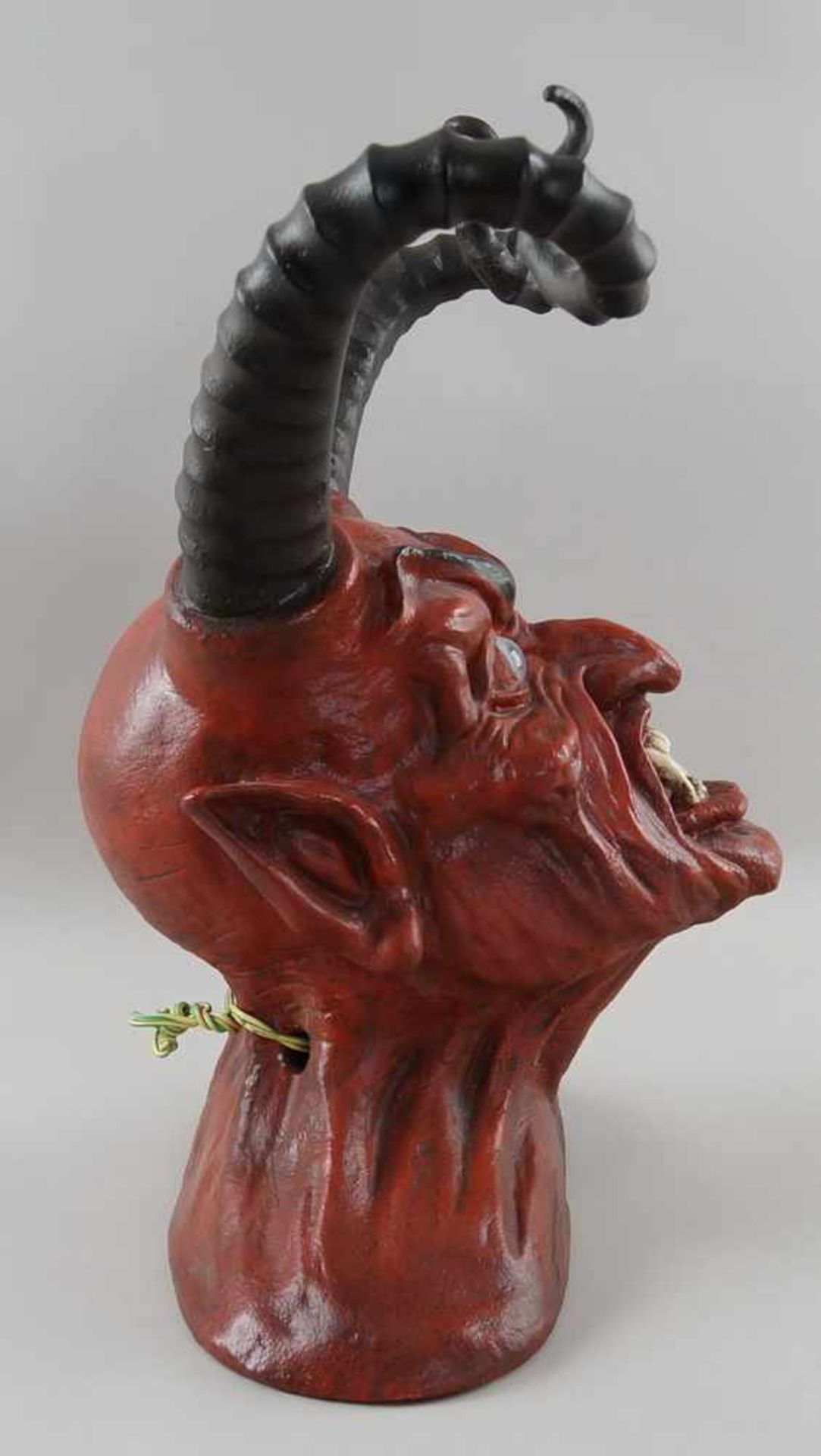 Grimmige Teufelsbüste mit Hörnern und Glasaugen, H 46 cm - Bild 12 aus 13