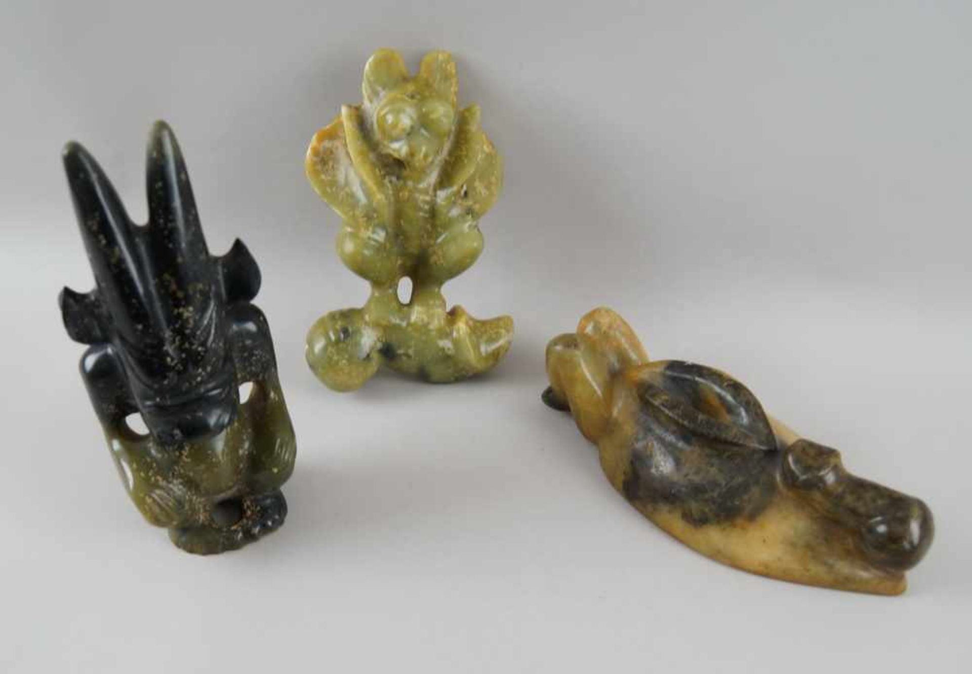 Drei verschiedene Ritualskulpturen / Phallusskulpturen, Stein/Marmor geschnitzt, 20-24 cm - Bild 2 aus 5