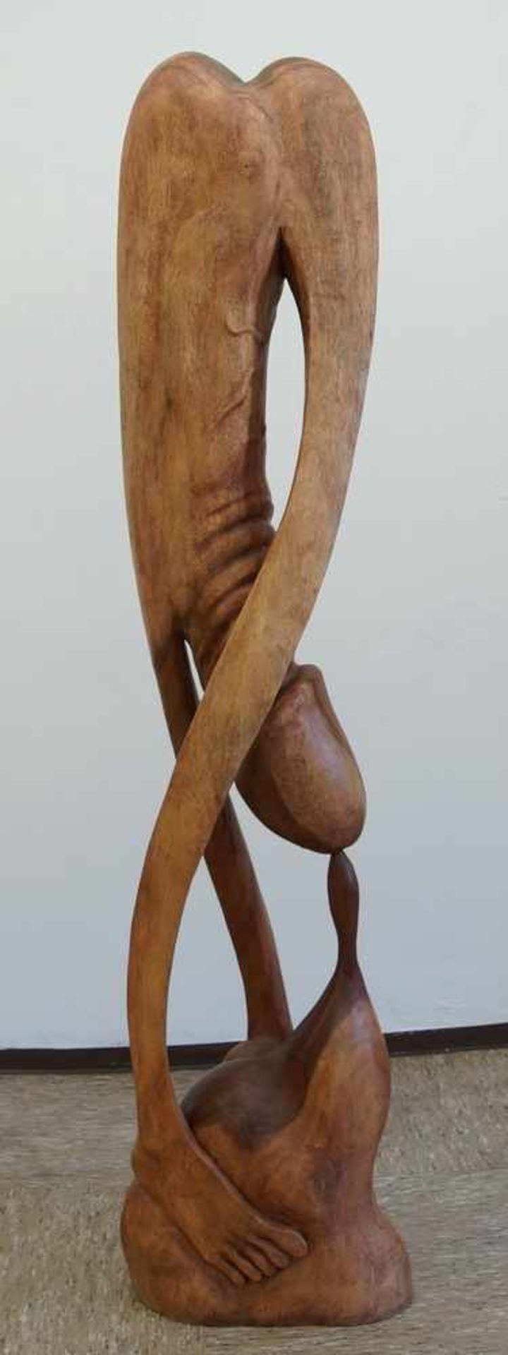 Grosser, in Holz geschnitzter Phallus in abstrakter Darstellung, H 170 cm - Bild 5 aus 6