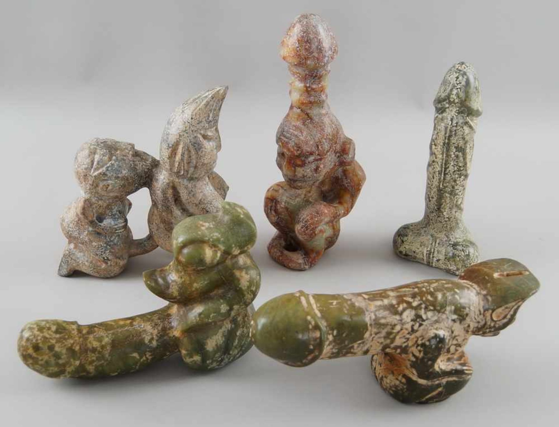 Konvolut Phallus-Skulpturen / Fruchtbarkeitsskulpturen, Marmor/Stein geschnitzt, fünfStück, ~ 24 cm - Bild 2 aus 5