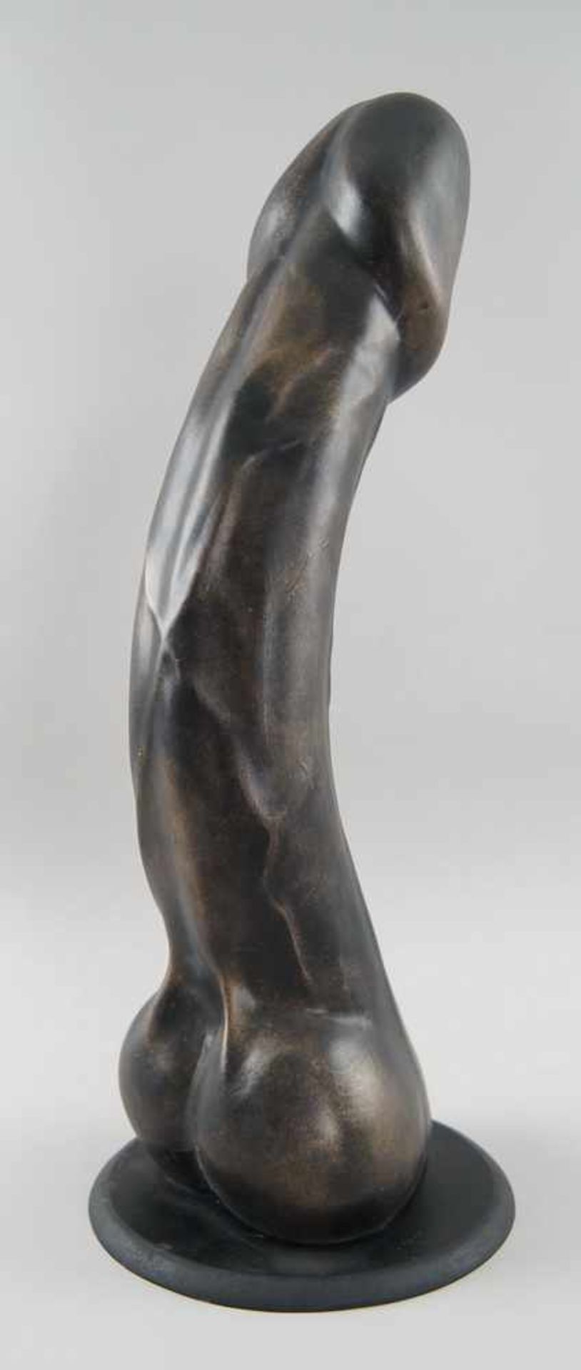 Übergrosser Phallus, Holz geschnitzt, gefasst, H 51 cm - Bild 2 aus 3