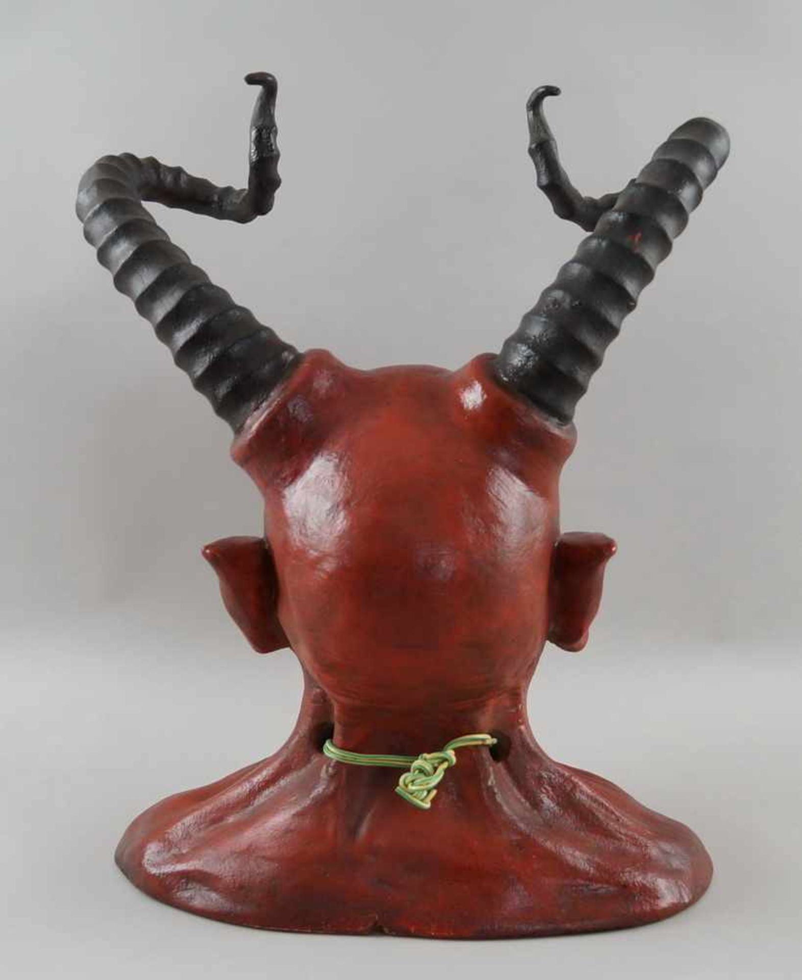 Grimmige Teufelsbüste mit Hörnern und Glasaugen, H 46 cm - Bild 8 aus 13