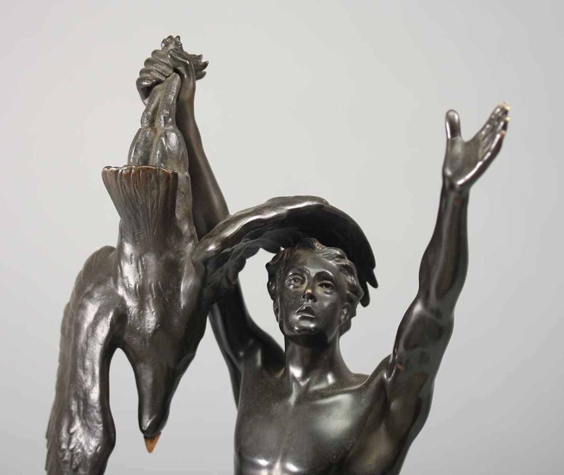 Schmidt-Felling, Julius Paul (Deutscher Bildhauer, 1835 - 1920) Bronze, patiniert. Auf oktogonalem - Bild 2 aus 9