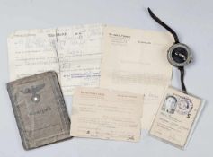 Armbandkompass der Roten Armee und Dokumente 6-tlg. Kompass in rundem Messing-Bakelit-Gehäuse mit