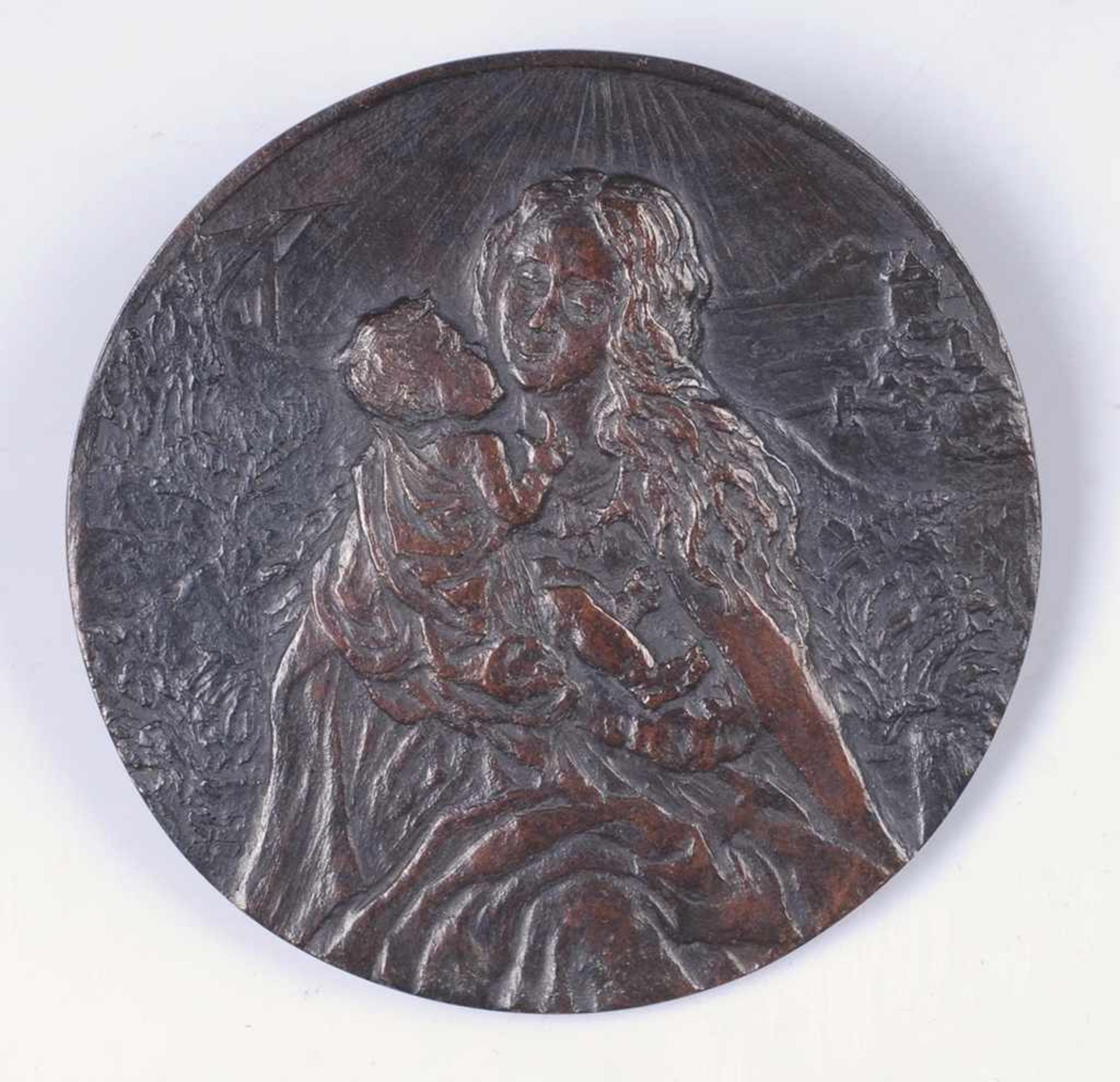 Plakette Bronze, patiniert. Runde Form. Reliefierte Darstellung von Maria mit Christuskind in