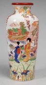 Vase mit chinoisem Dekor Weiß, glasiert. Gestreckter ovoider Korpus mit zylindrischem Hals u.