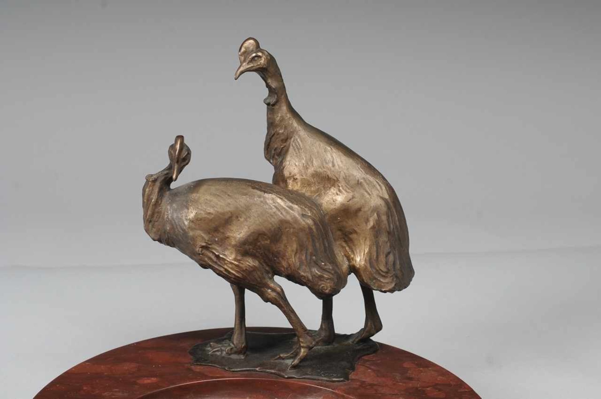 Kreye, W. (Deutscher Bildhauer, A. 20. Jh.) Rotbrauner Kalkstein u. Bronze, patiniert. Runde - Image 2 of 4
