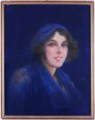 Unbekannt (Deutscher Maler, 1. H. 20. Jh.) Pastell/Karton. Porträt einer jungen Frau vor blauem
