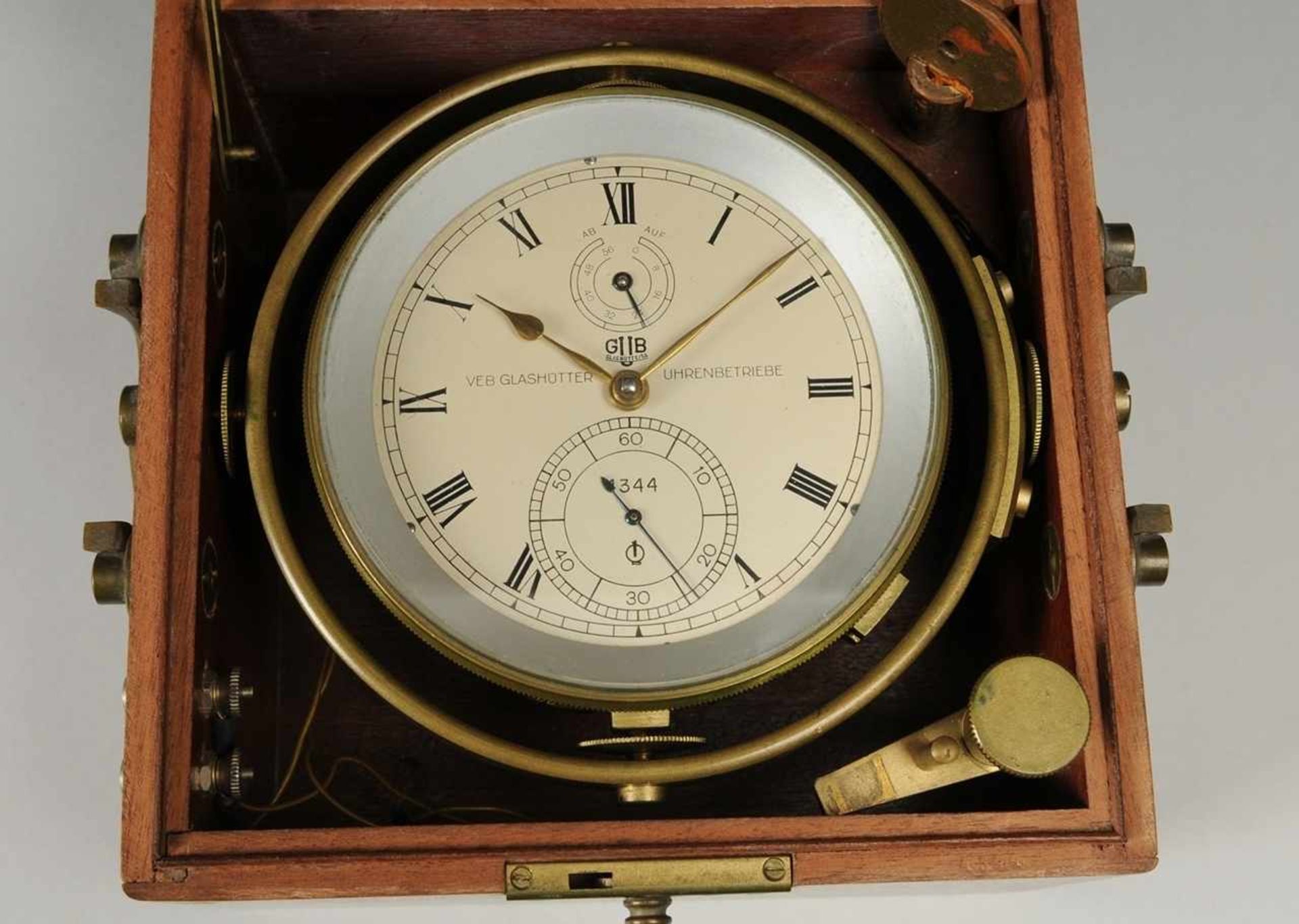 Marine-Chronometer Messing. Marine-Chronometer mit Feder-Chronometerhemmung, Schnecke u. Zugband, - Bild 2 aus 4