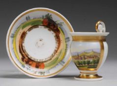 Biedermeier-Tasse mit UT Weiß, glasiert. Kelchförmige Tasse mit ausgestelltem Lippenrand u.