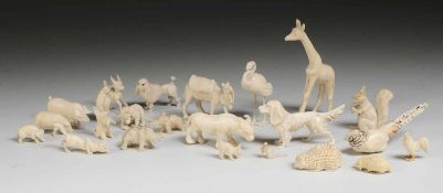 Konvolut Elfenbein-Miniaturfiguren Versch. Tier-Miniaturen, Hunde, Katzen, Igel, Pinguin, Giraffe
