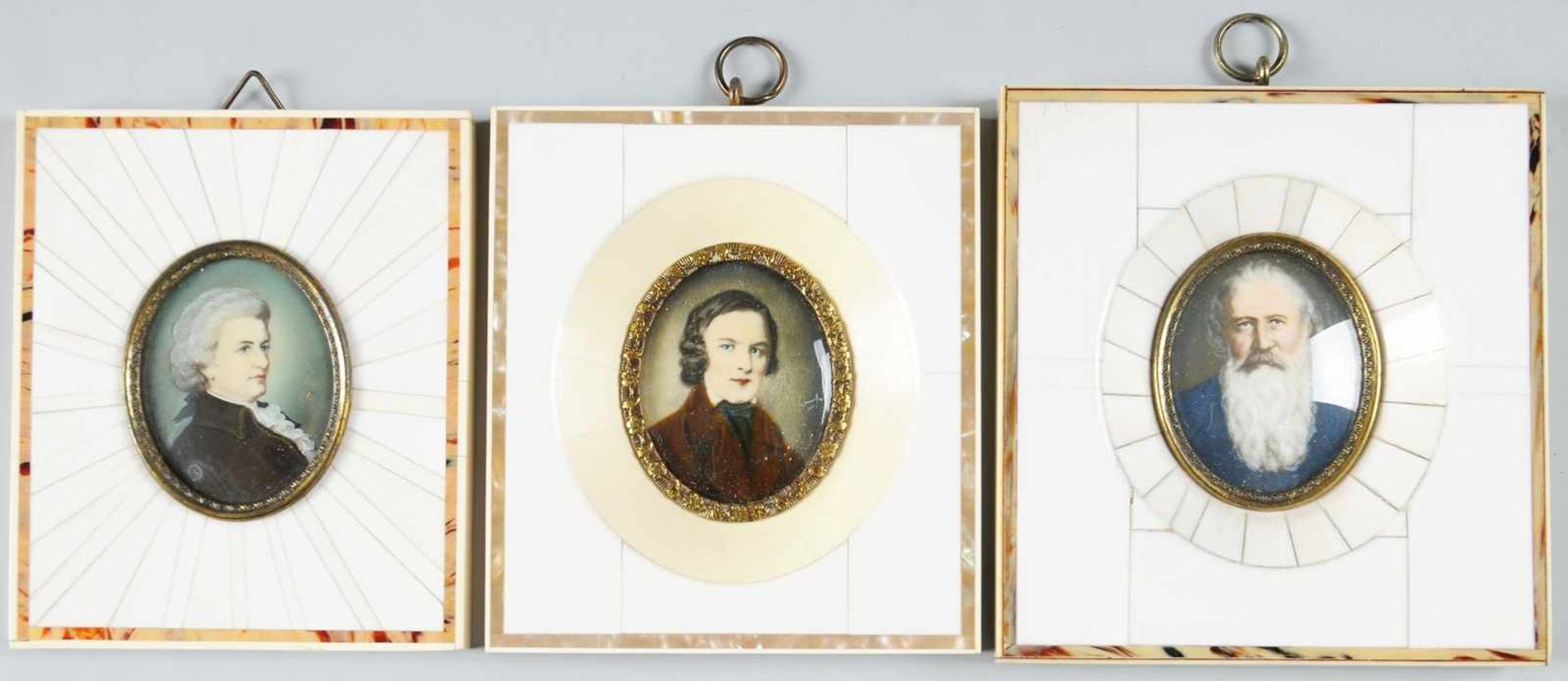 Drei Miniaturbilder Öl/Elfenbein. Ovale Formen. Porträts der Komponisten Wolfgang Amadeus Mozart,