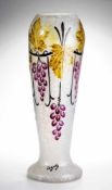 Große Art-Déco-Vase Farbloses Glas mit weißen Pulvereinschmelzungen, farblos überfangen.