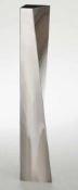 Design-Vase "Crevasse" Chrom-Nickel-Stahl. Schlanker, trapezförmiger Korpus, fronts. eingedreht.