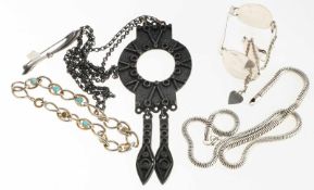 Konvolut Modeschmuck 5-tlg. 2 Ketten, 2 Armbänder u. Brosche. Versch. Materialien, u. a. Silber u.