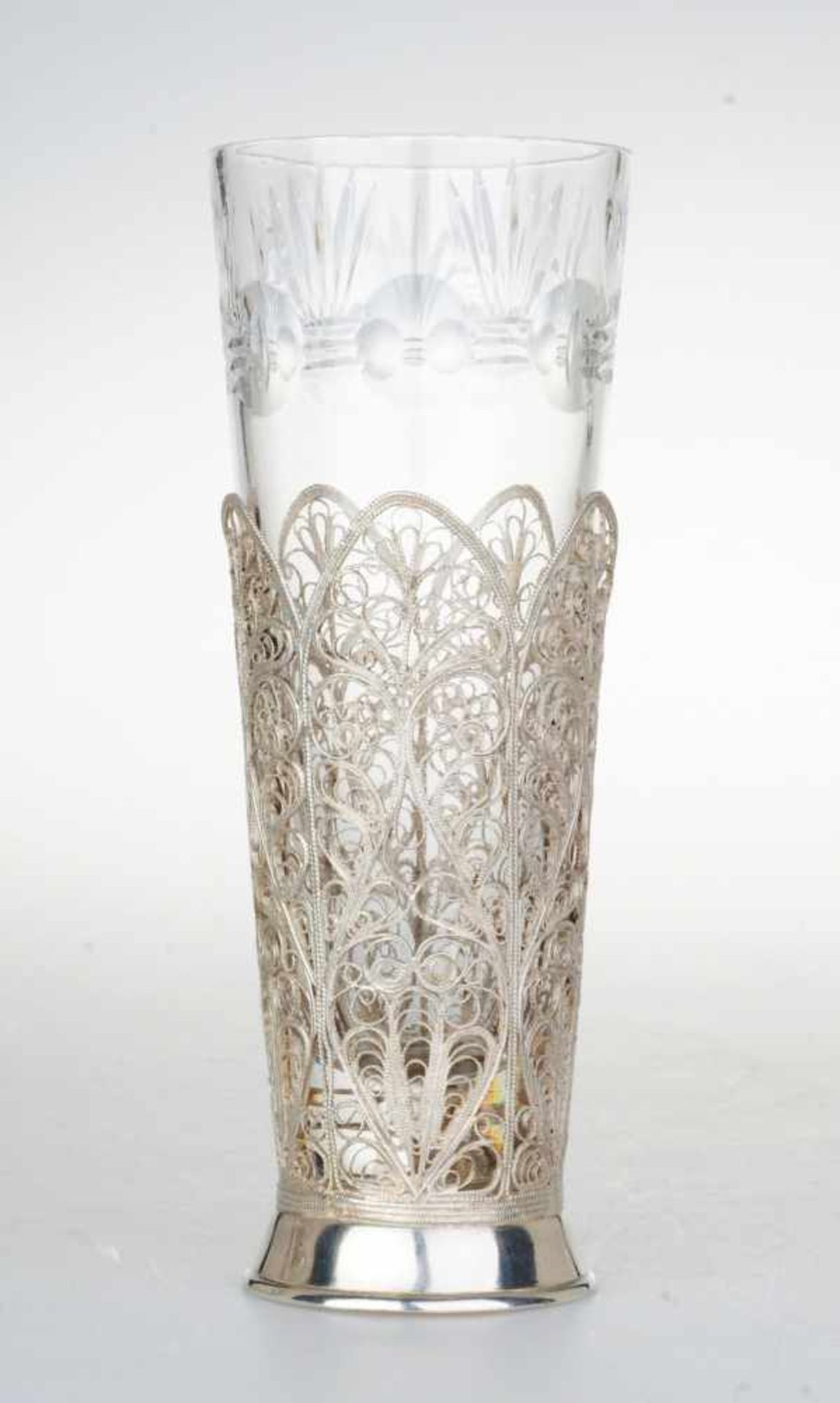 Vase mit Filigran-Halter Wohl Neusilber. Über Stand konische, blütenkelchartige Wandung in