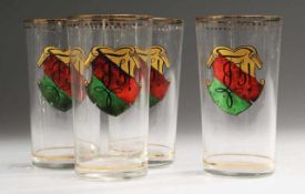 Vier GläserFarbloses Glas. Fronts. Farbschild mit Zirkel. Goldstaffage. Gebrauchsspuren. H. ca. 13