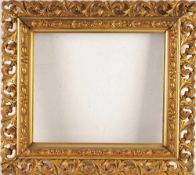 Florentiner RahmenProfilierte Holzleisten, stuckiert u. golden gefasst. Kehlungen u. Reliefdekor mit