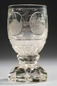 Biedermeier-Pokal "Teplitz"Farbloses Glas. Formgeblasen. Massiver, ansteigender facettierter Fuß mit