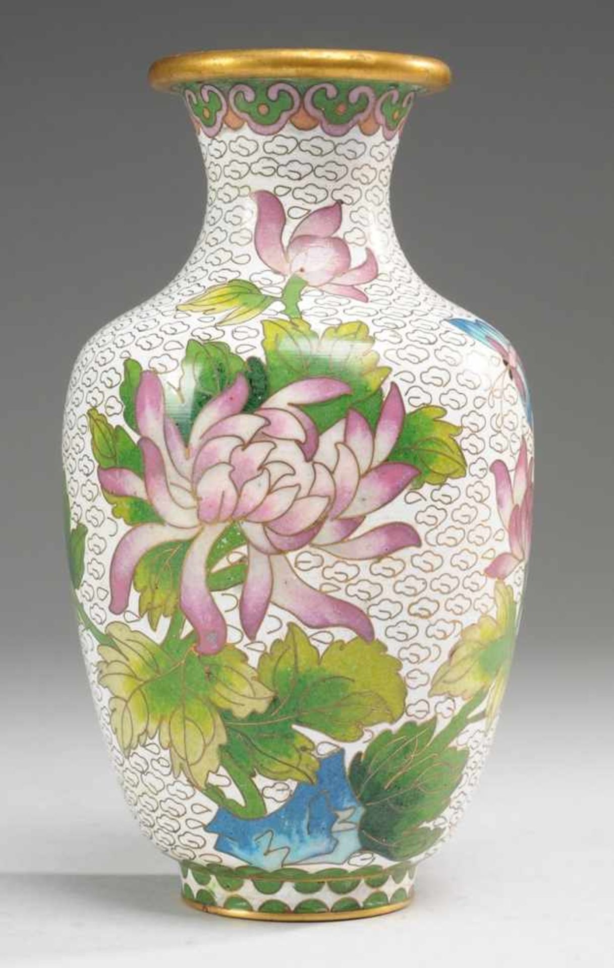 Vase und Schale mit Cloisonné-DekorRunde Schale mit gewölbter Wandung. Blauer Fond, in polychromem - Image 2 of 3