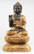 Große BuddhastatueBronze/ Messing, schwarz patiniert u. vergoldet. Auf Lotosthron Darstellung des