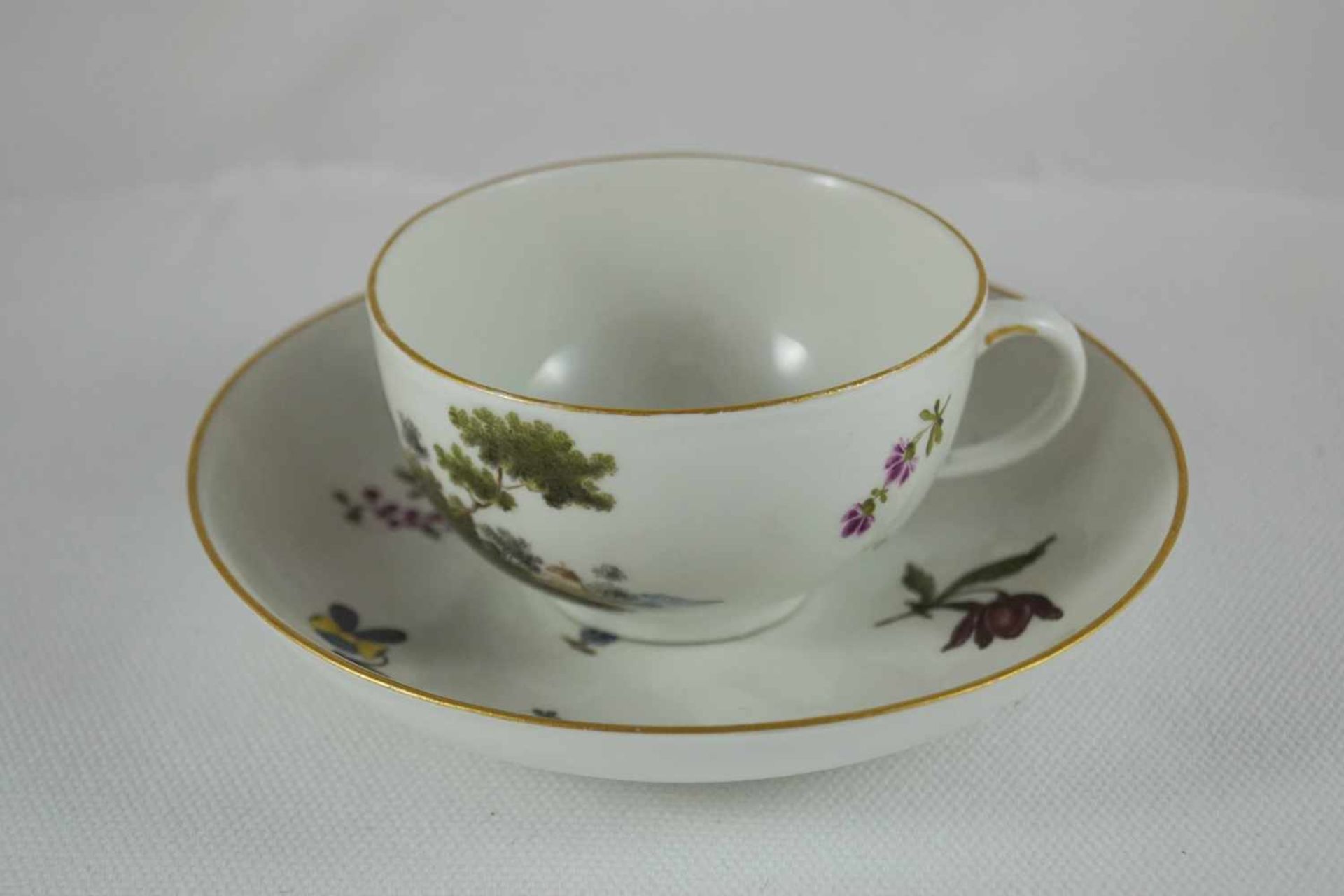 Meissen Teetasse Teetasse, Meissen, Schwertermarke ca. Mitte 18. Jhrd 1. Wahl, Goldrand, Blumendekor - Bild 2 aus 4