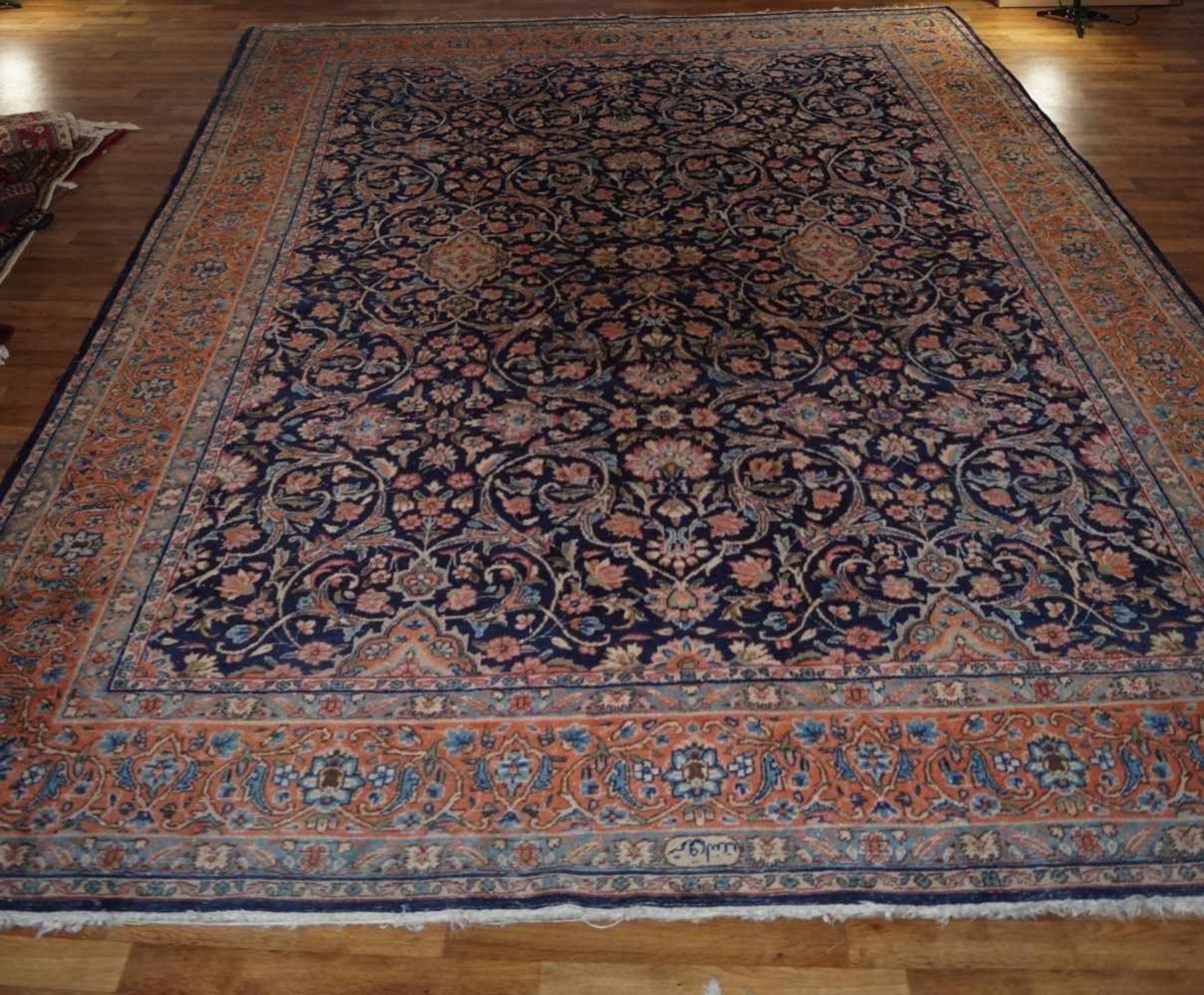 Teppich Keschan, 2,53 x 3,63 m, leicht aufgehellt an manchen Stellen und mit Gebrauchsspuren