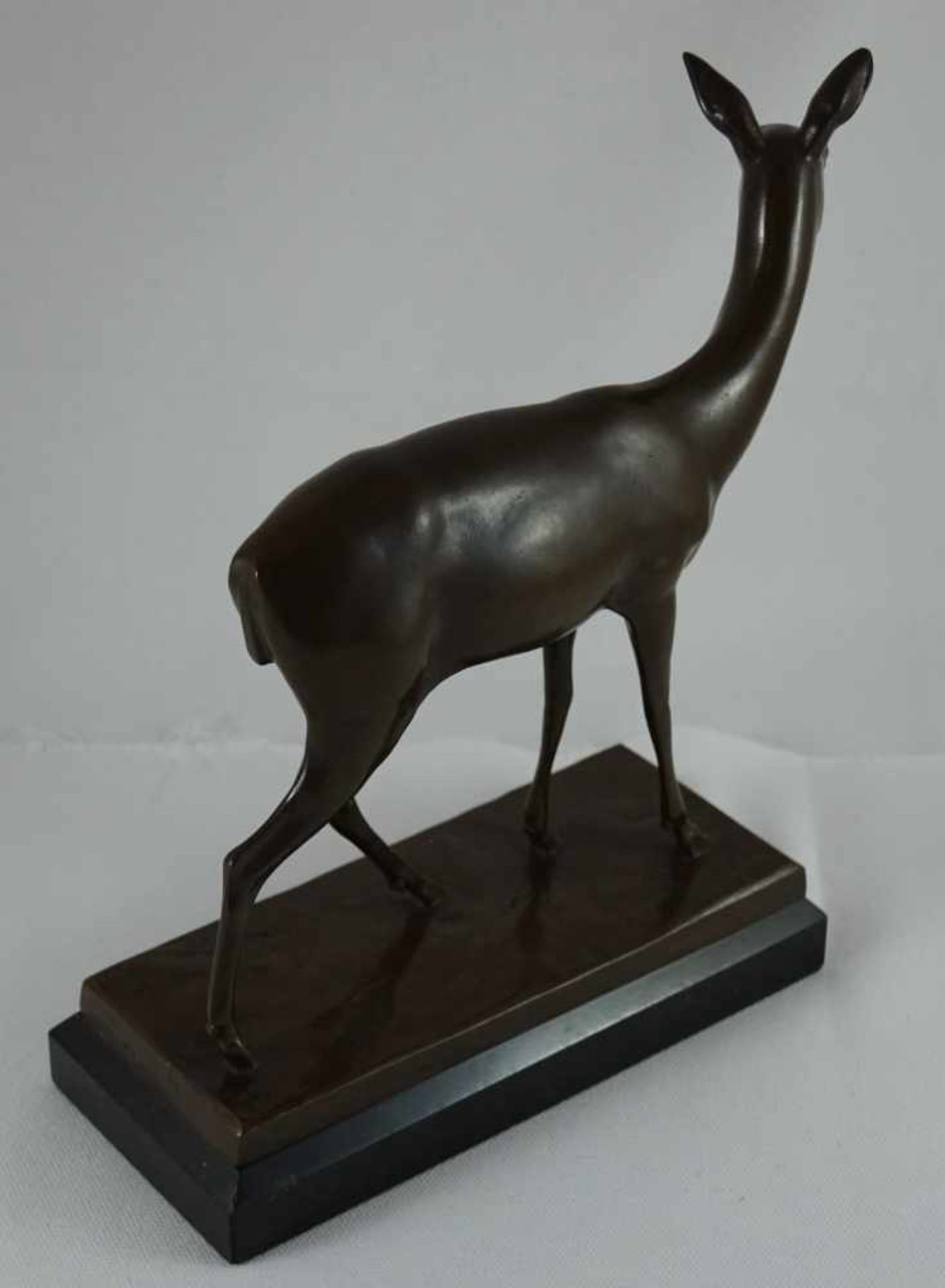 Wilhelm Schade Bronze "Reh" Bronze „Reh“, Wilhelm Schade, ca. 1920, Vollguss, Gießereistempel - Bild 2 aus 3