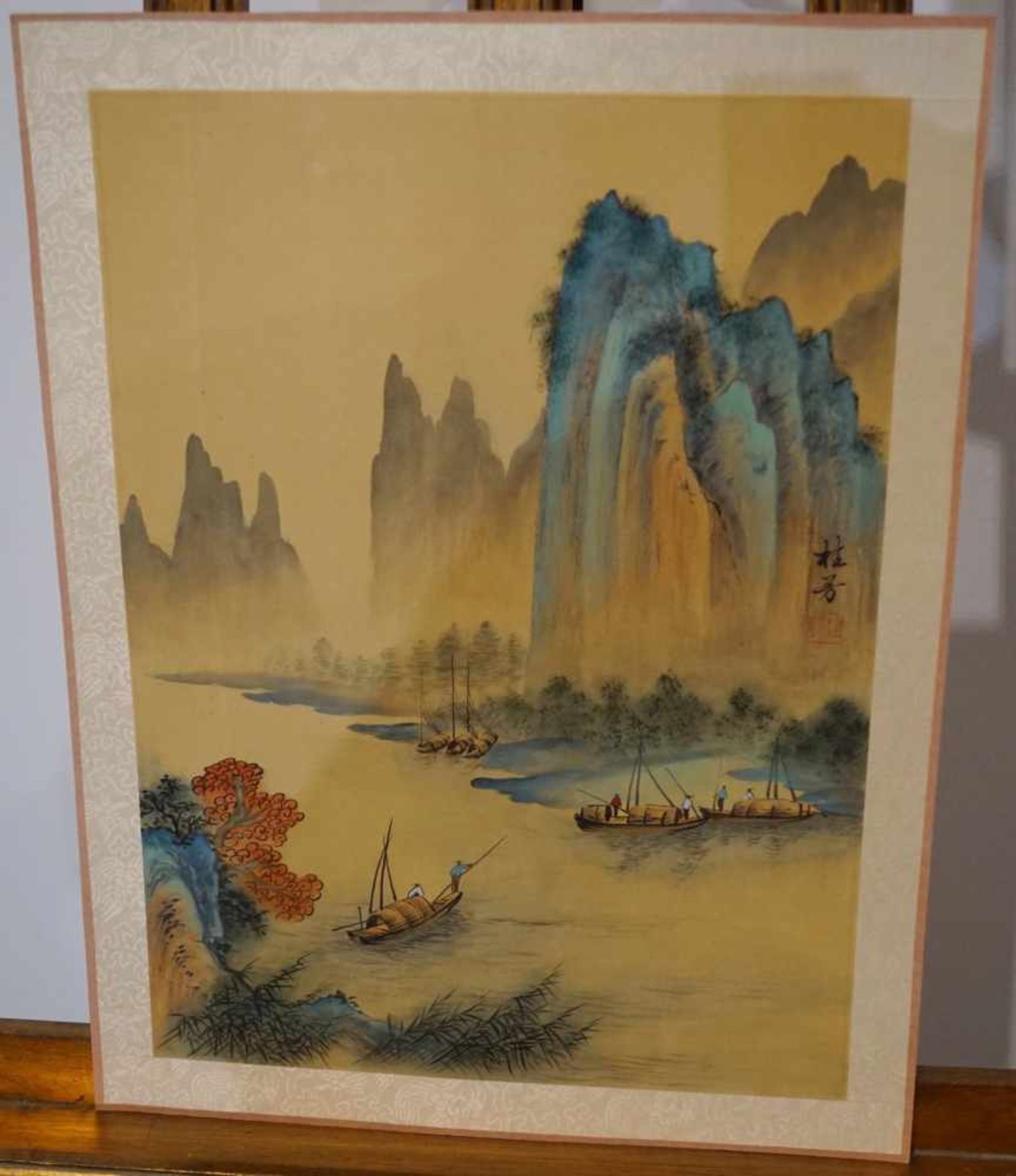 Chinesische Szene Chinesische Szene mit Djunken und Berglandschaft im Hintergrund, Höhe 43 cm x