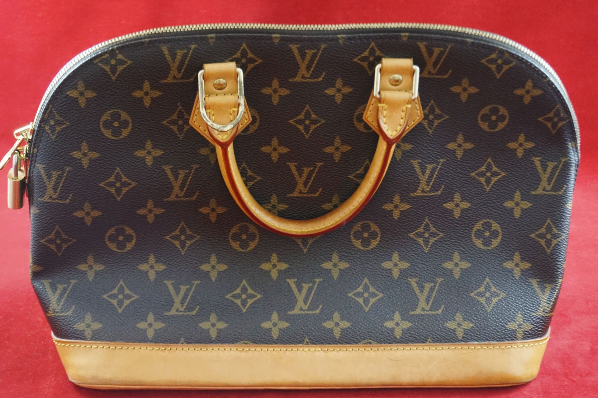 Louis Vuitton Handtasche Alma, Höhe ca. 24 cm x Breite ca. 28 cm, in einem sehr guten Zustand