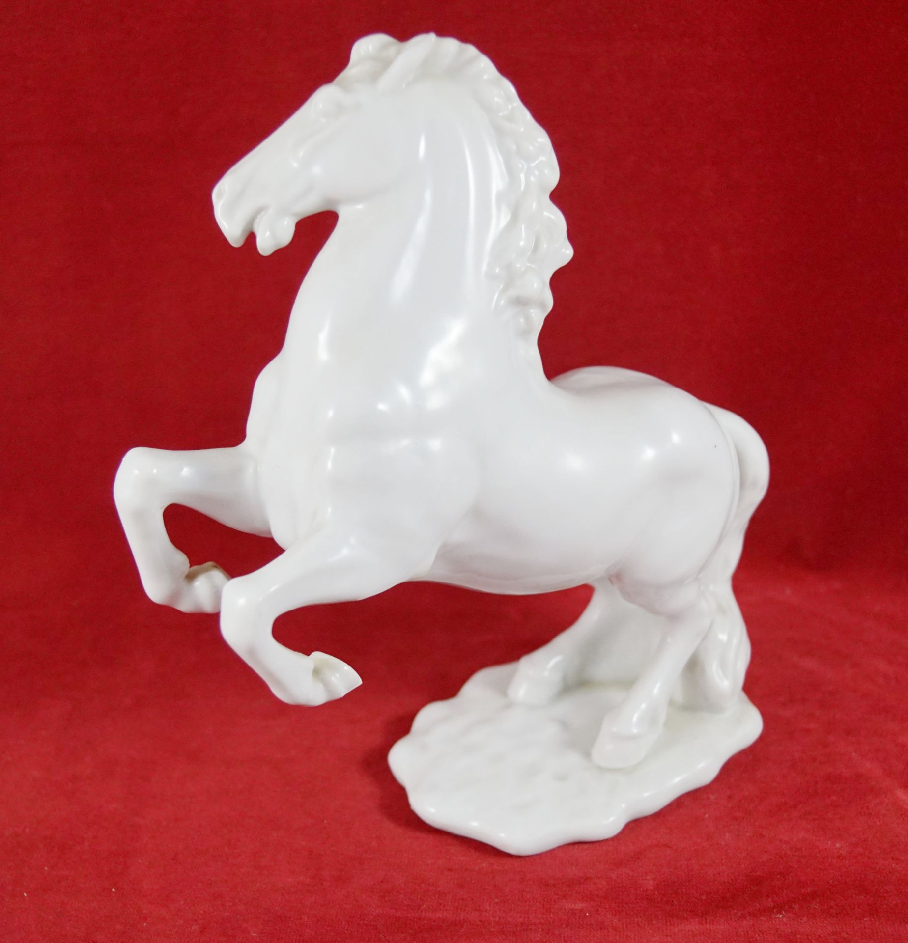 Figur "Steigendes Pferd" Weißporzellan, ungemarkt, Höhe 19,5 cm x Länge 17 cm x Breite 7 cm,