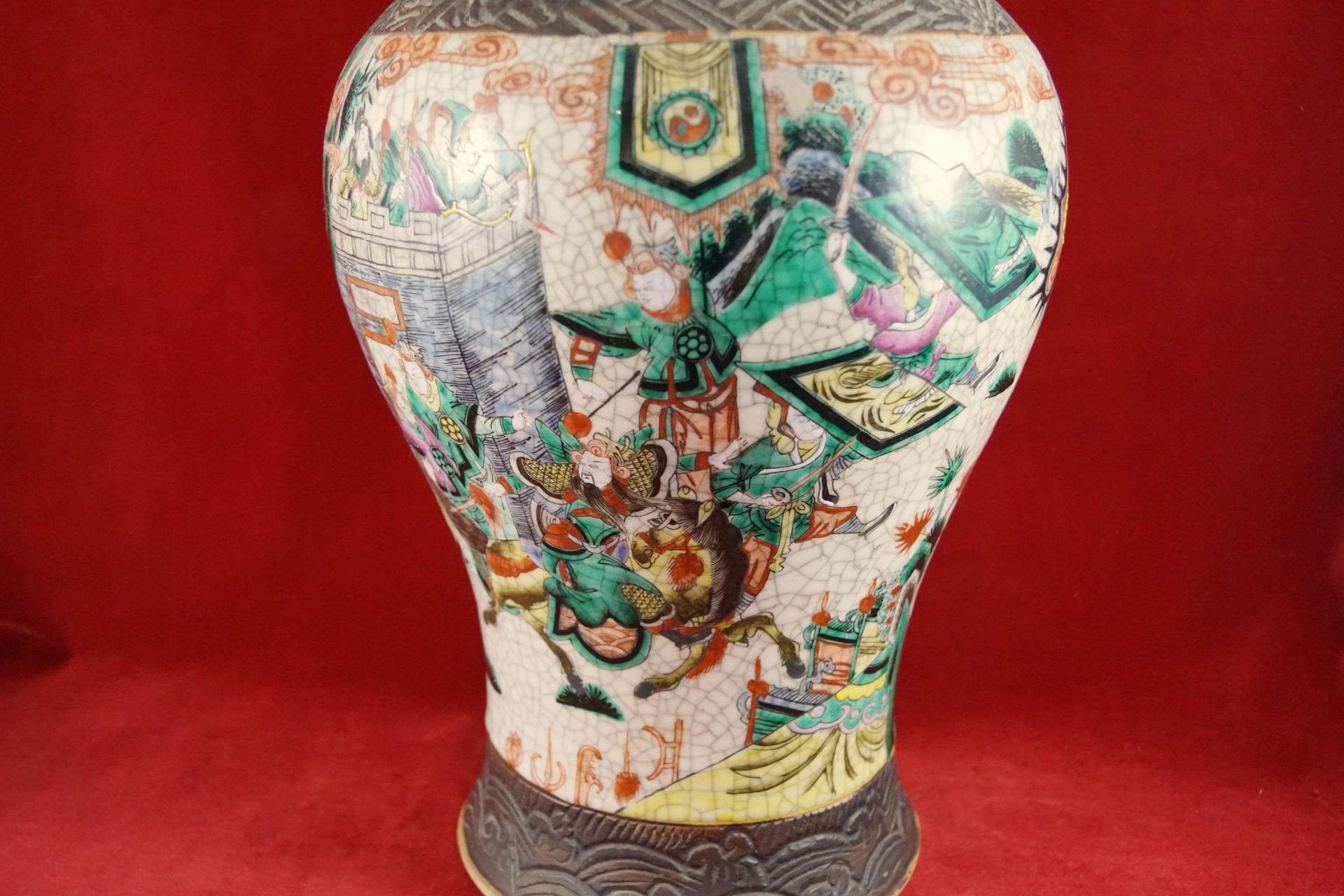 Vase, China beiger Scherben, mit craquelierter, cremefarbener Glasur, verziert mit einer umlaufenden - Image 6 of 6