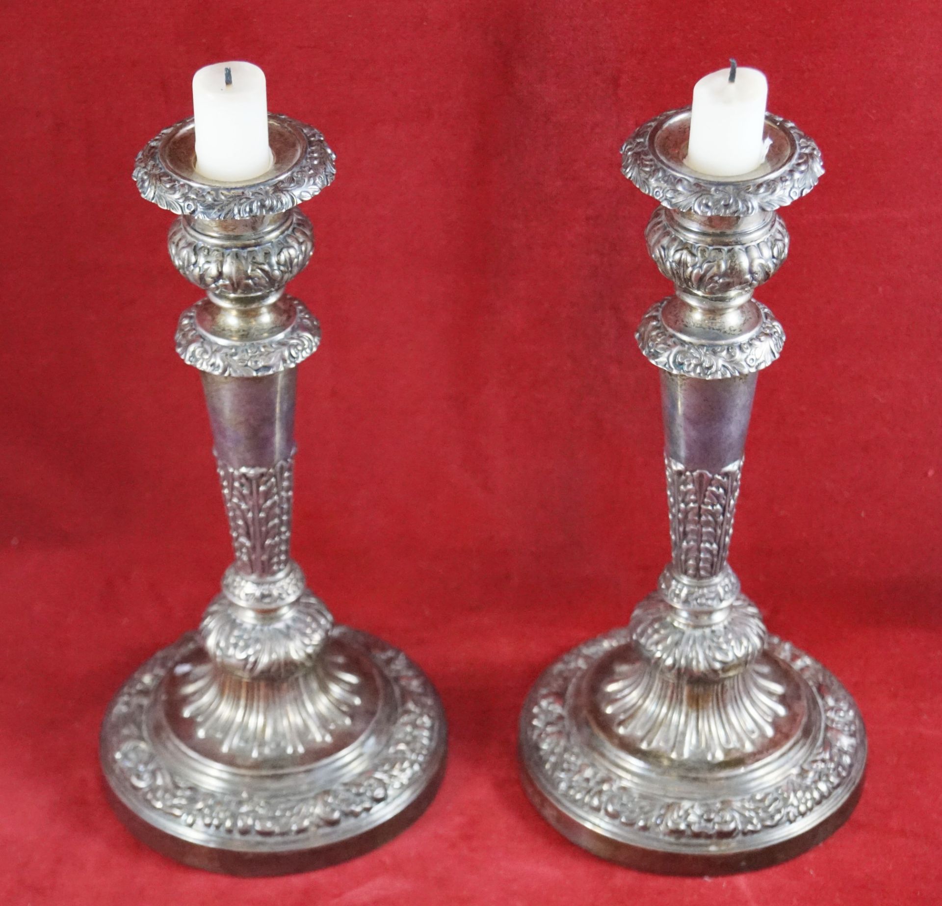 Leuchterpaar, England Sterling Silber, Sheffield, John & Thomas Settle, 1822, gepunzt, mit