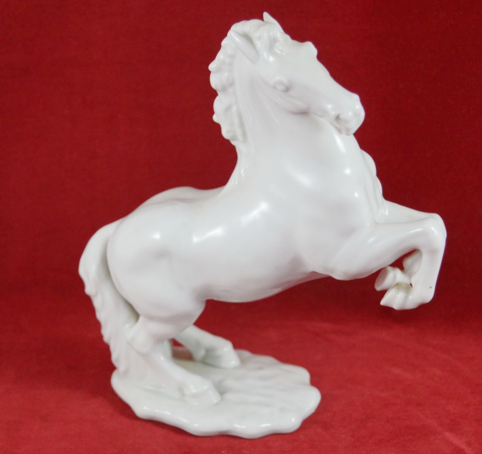 Figur "Steigendes Pferd" Weißporzellan, ungemarkt, Höhe 19,5 cm x Länge 17 cm x Breite 7 cm, - Bild 2 aus 3
