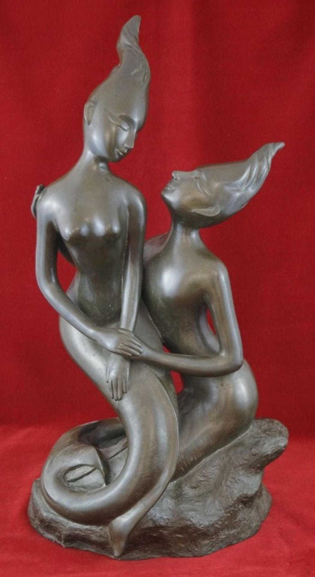 Skulptur "Fluss der Liebenden" Nickelbronze, zwei verwundene Frauen in moderner Ausformung, signiert