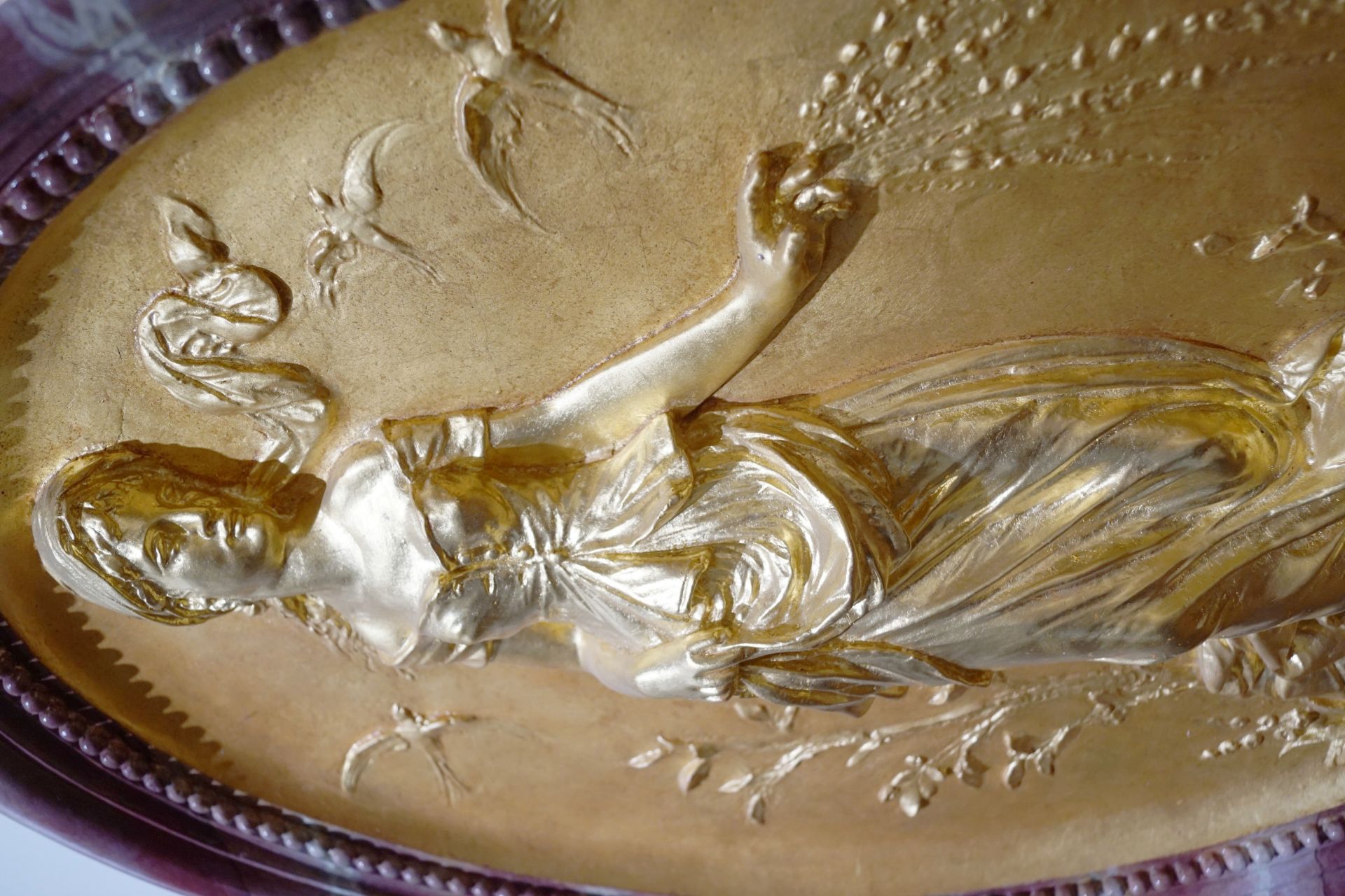 Relief der Göttin Demeter Stuckmasse, handvergoldet, um 1870, Rahmen aus Stuckmarmor, in den letzten - Bild 3 aus 3