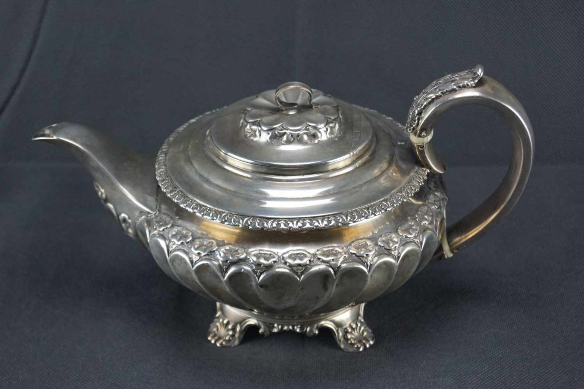 Teekanne, England Sterling Silber, London, Richard Pierce & George Burrows II., 1831, gepunzt, runde